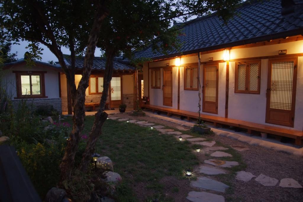 Floral Space Hanok Guesthouse Gyeongju Exteriör bild